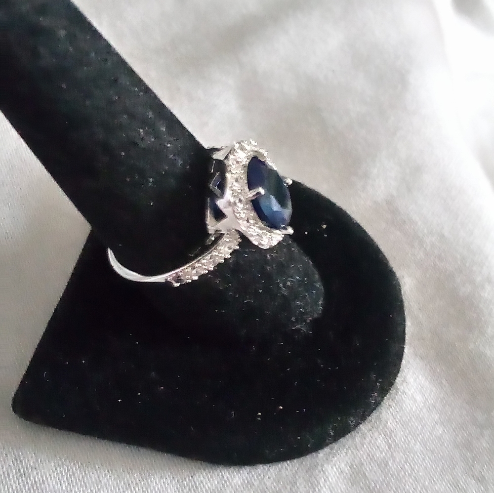 Petite 2ct sapphire cocktail ring Size 8 - Picture 3 of 6
